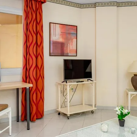 Апартаменты Riviera Charm: 2br Retreat With Terrace Pool Михас