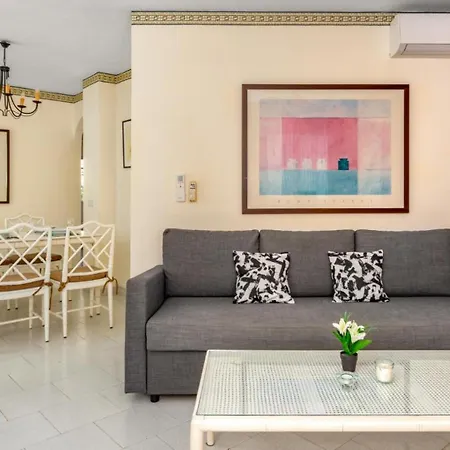 Апартаменты Riviera Charm: 2br Retreat With Terrace Pool